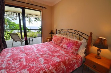 Queen bedroom with view of the beach